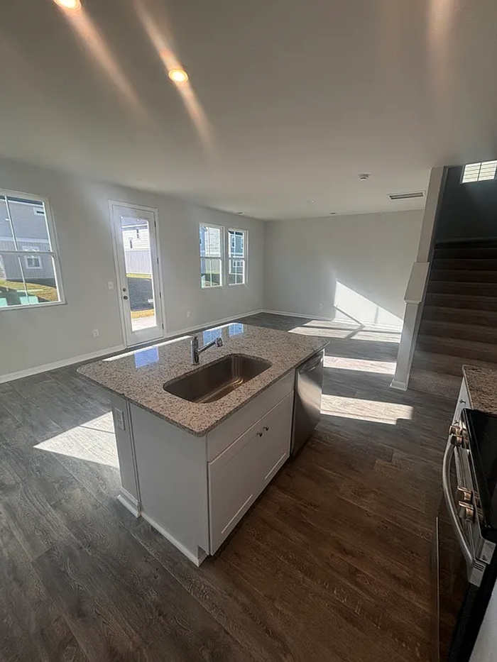 195 Cypress Hollow Dr - Photo 3 of 10