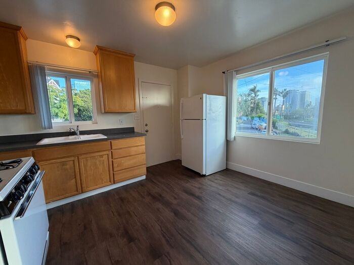 1920 Front St - Photo 3 of 9