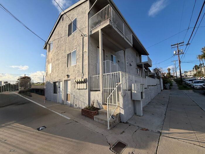 1920 Front St - Photo 5 of 9