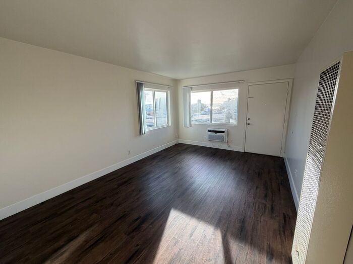 1920 Front St - Photo 7 of 9