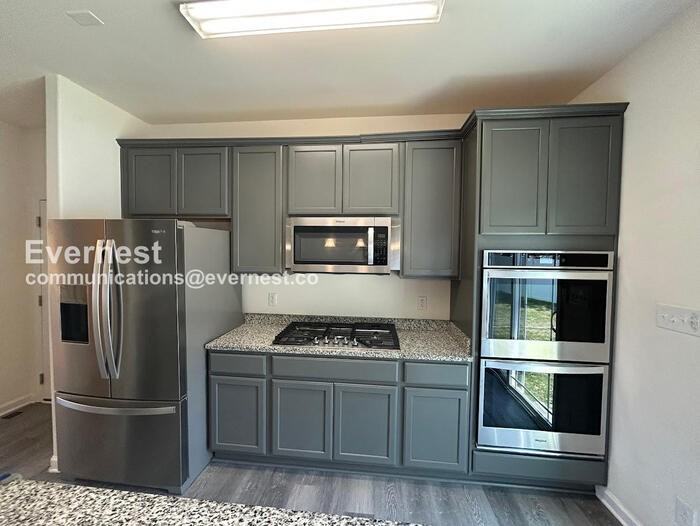 102 Ridgeway St - Photo 2 of 23