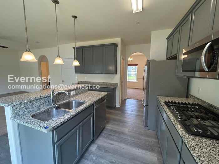 102 Ridgeway St - Photo 3 of 23