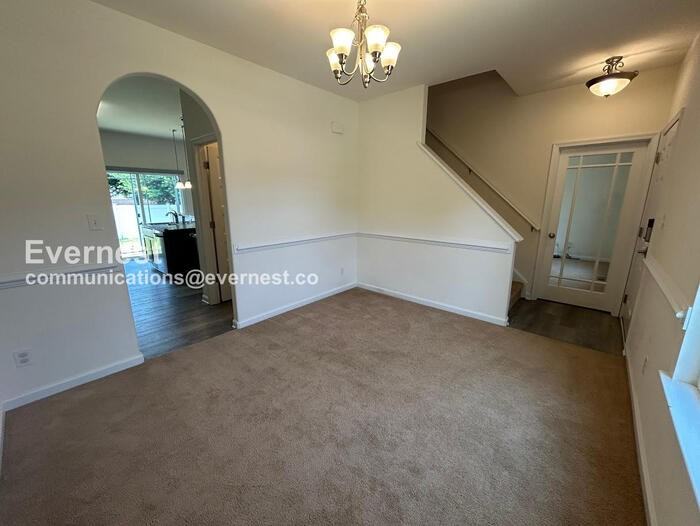 102 Ridgeway St - Photo 7 of 23