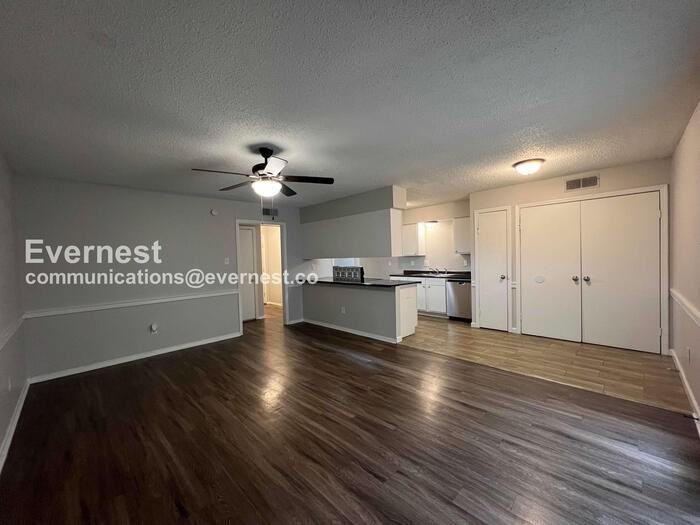 5733 Woodbourne Ct - Photo 5 of 21