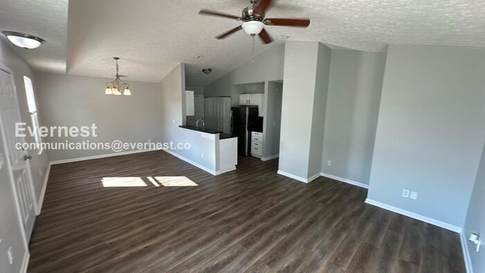 1475 Pineland Ct - Photo 5 of 23