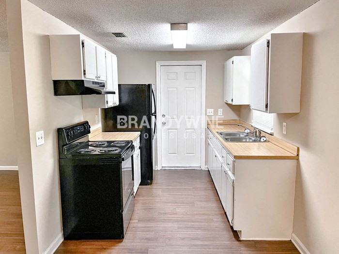 5937 Camaro Dr W - Photo 3 of 10