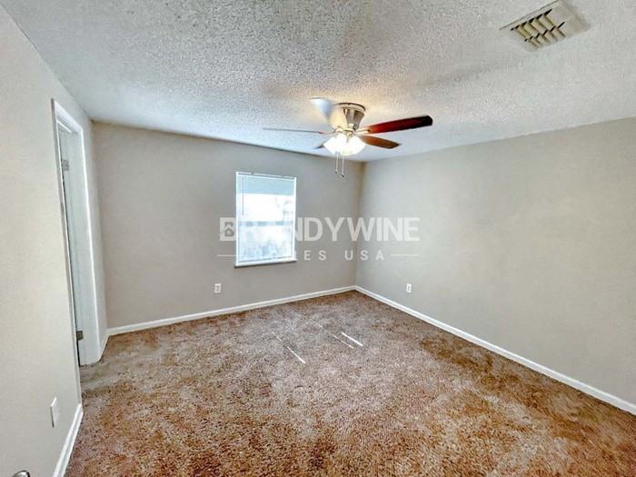 5937 Camaro Dr W - Photo 4 of 10