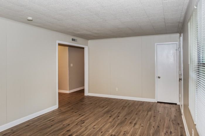 156 Cranbrook Dr - Photo 5 of 13