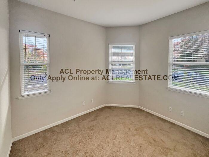 880 Inverness Ct - Photo 7 of 13