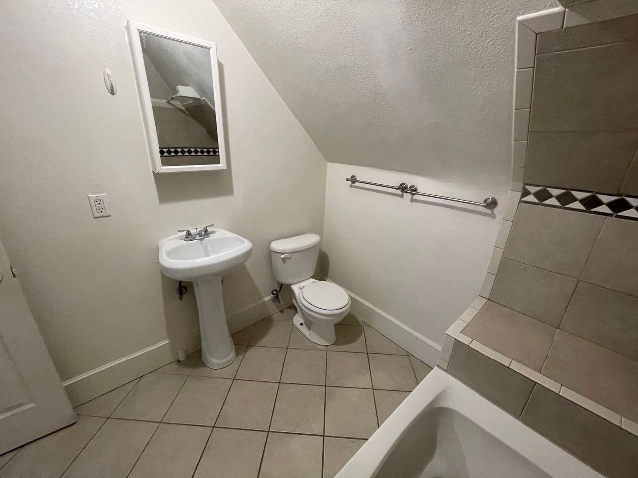 1229 12th St - Photo 7 of 24