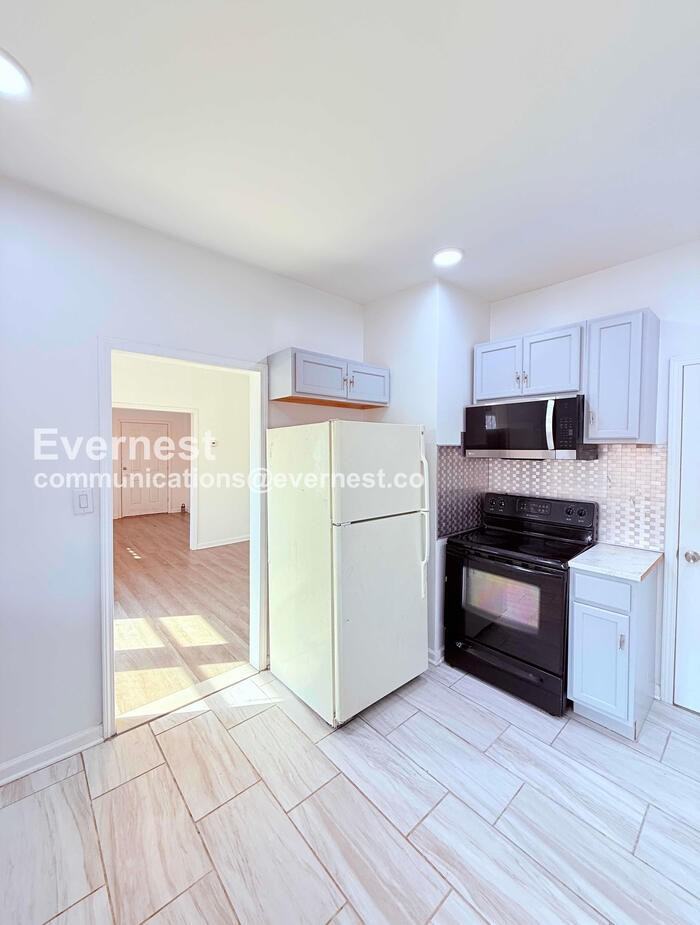 19704 Greeley St - Photo 2 of 30