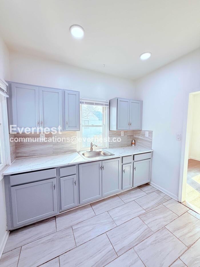 19704 Greeley St - Photo 4 of 30