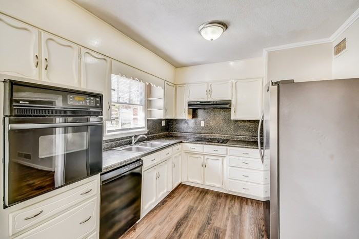 1804 Fultonbrook Rd - Photo 5 of 11