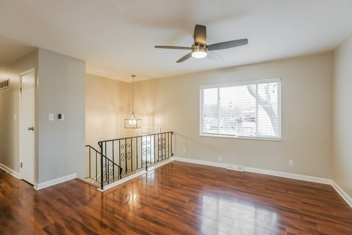 308 Ne Knox St - Photo 4 of 12