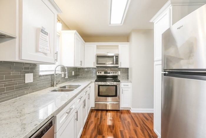 308 Ne Knox St - Photo 5 of 12