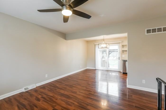 308 Ne Knox St - Photo 6 of 12