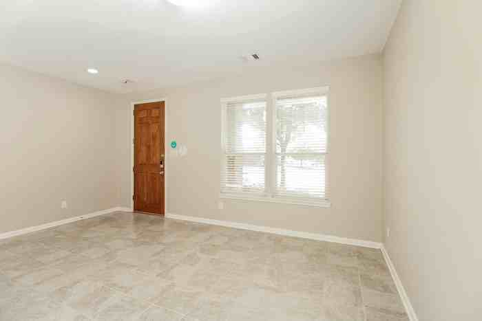 4518 Mallory Creek Dr - Photo 6 of 21