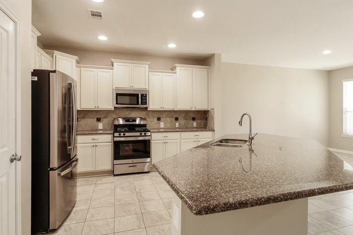 4518 Mallory Creek Dr - Photo 7 of 21