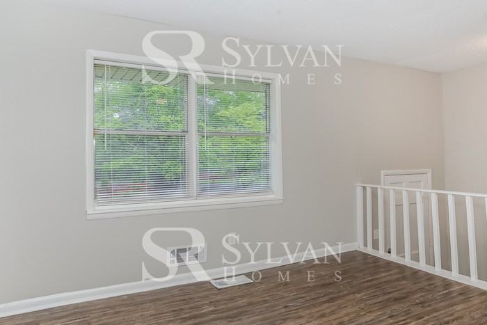 683 Roxbury Dr - Photo 7 of 16