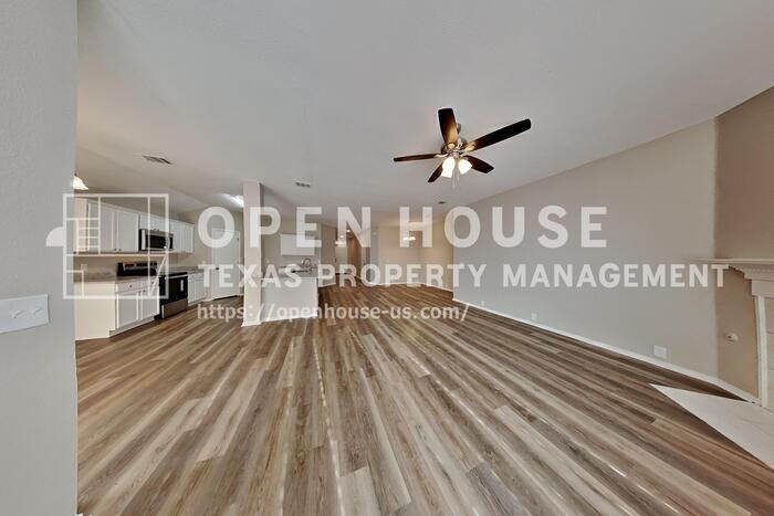 6758 Ambercrest Dr - Photo 4 of 22