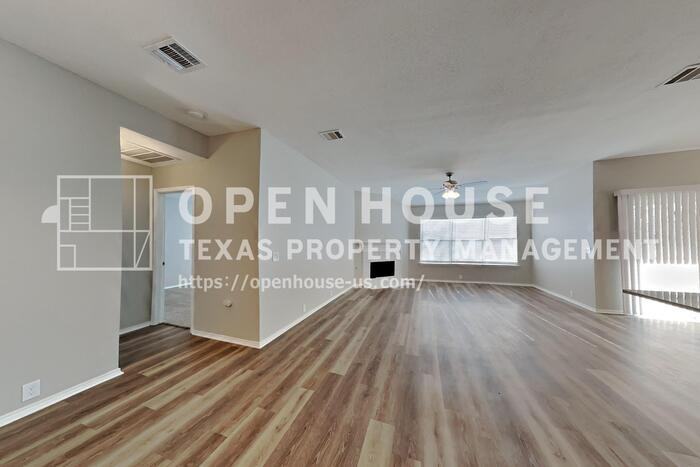 6758 Ambercrest Dr - Photo 5 of 22