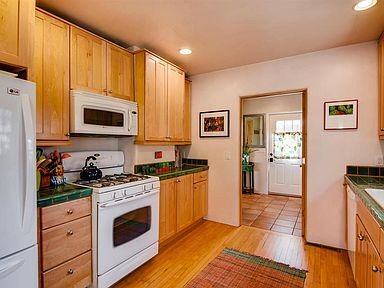 339 Bishops Lodge Rd - Photo 4 of 22