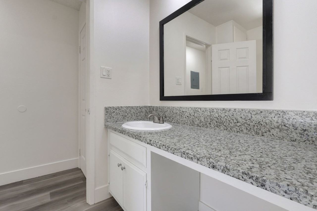 Villa Serrano New - Photo 3 of 27