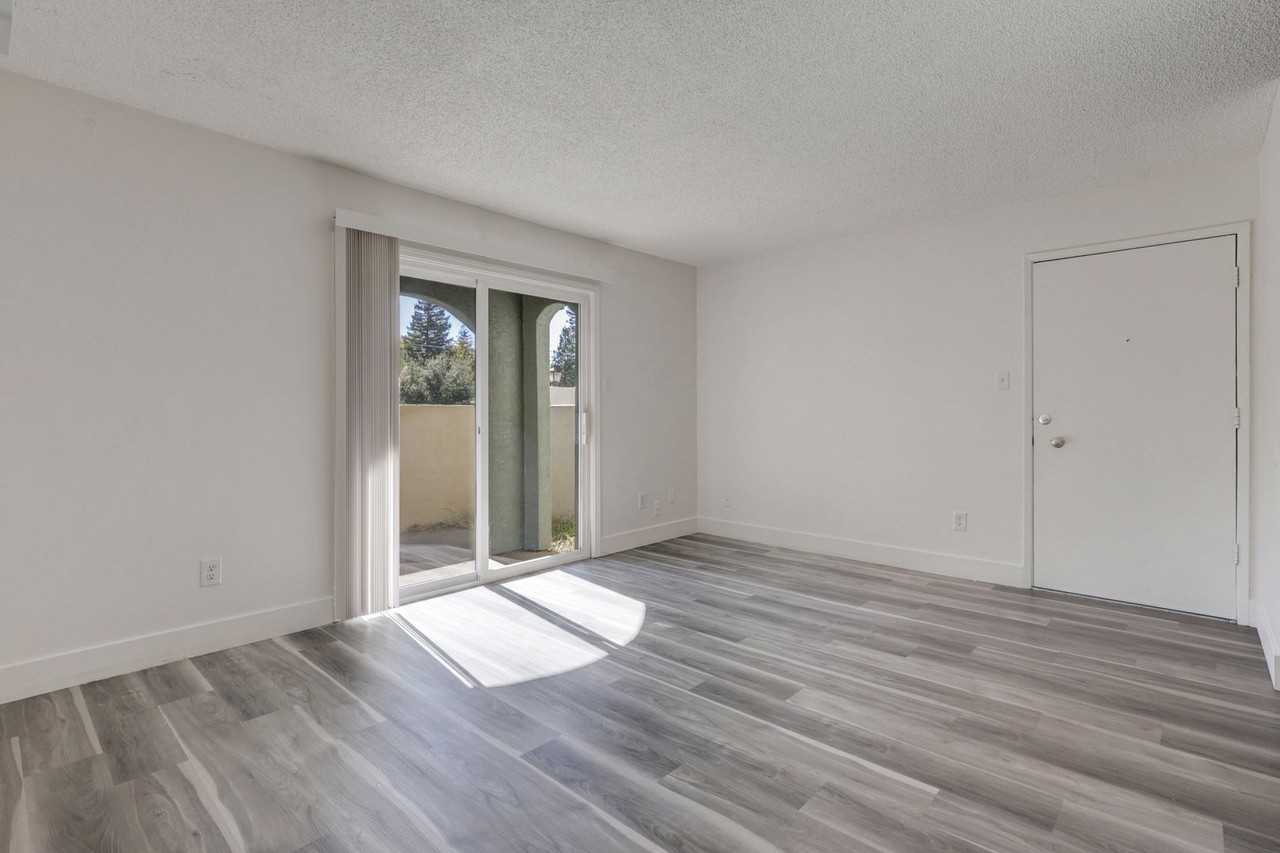 Villa Serrano New - Photo 7 of 27