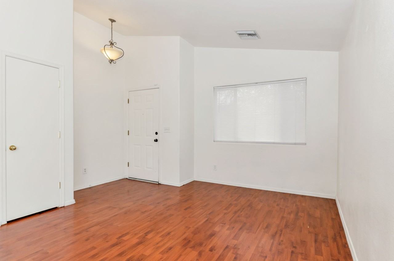 1202 N Thunder Ridge Dr - Photo 2 of 25