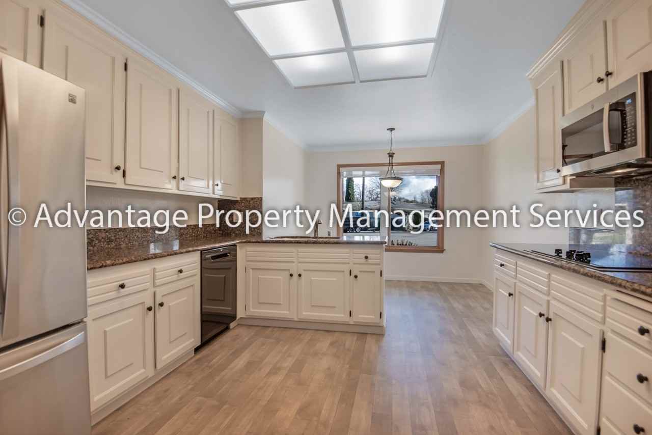 2394 Greenberry Ct - Photo 6 of 27