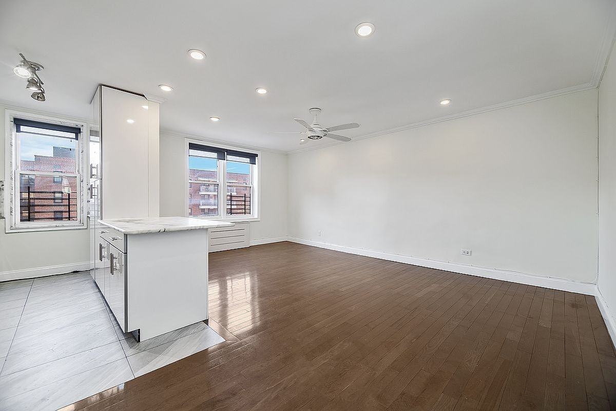 6259 108th St #6B - Photo 2 of 6