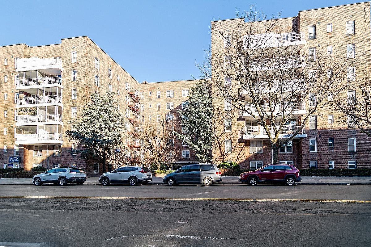 6259 108th St #6B - Photo 6 of 6