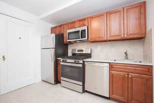 6710 108th St #2D - Photo 1 of 1