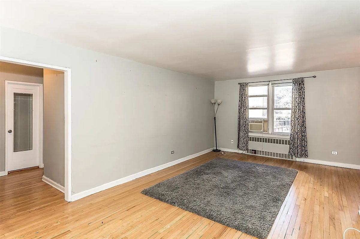 6735 Yellowstone Blvd #6R - Photo 3 of 10