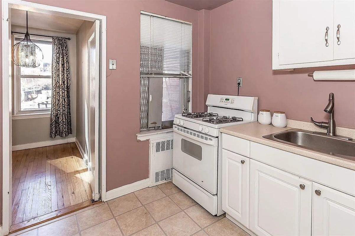 6735 Yellowstone Blvd #6R - Photo 6 of 10