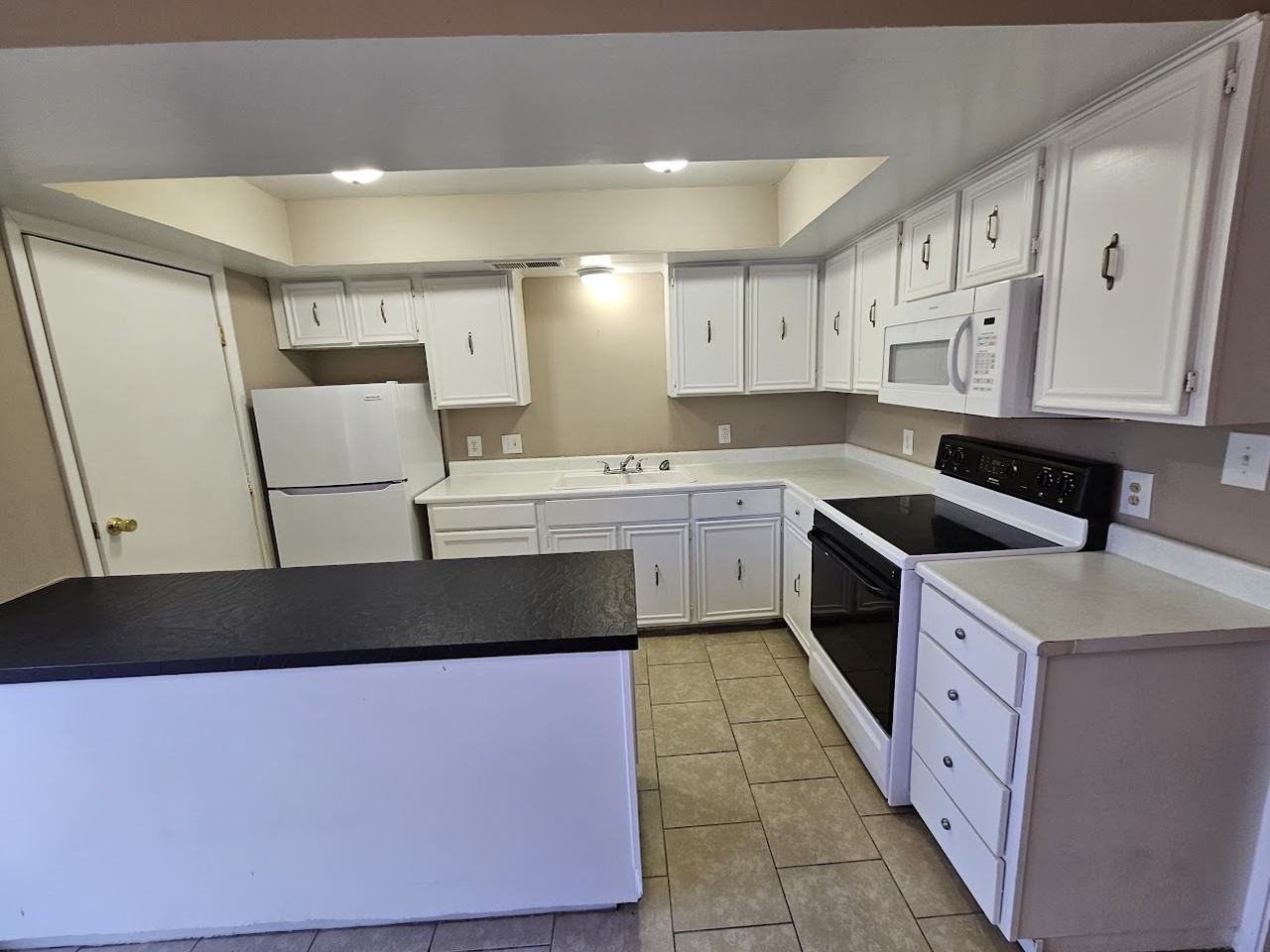 3809 N Harvard Ave #5 - Photo 5 of 16