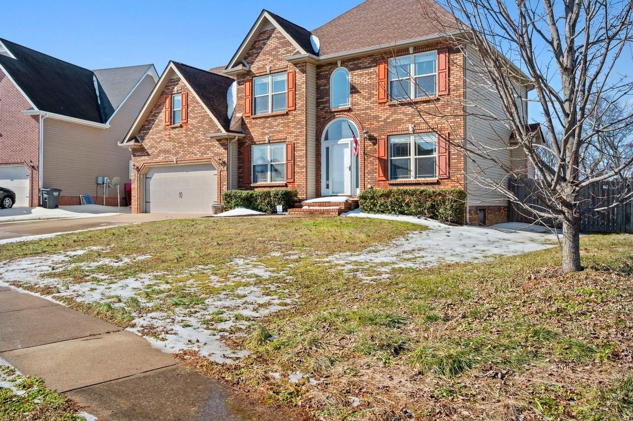 2876 Brewster Dr - Photo 3 of 50