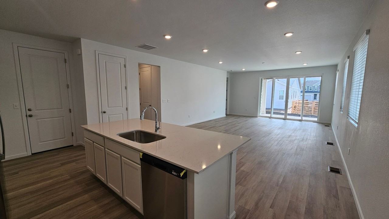 24700 E 42nd Ave - Photo 3 of 21