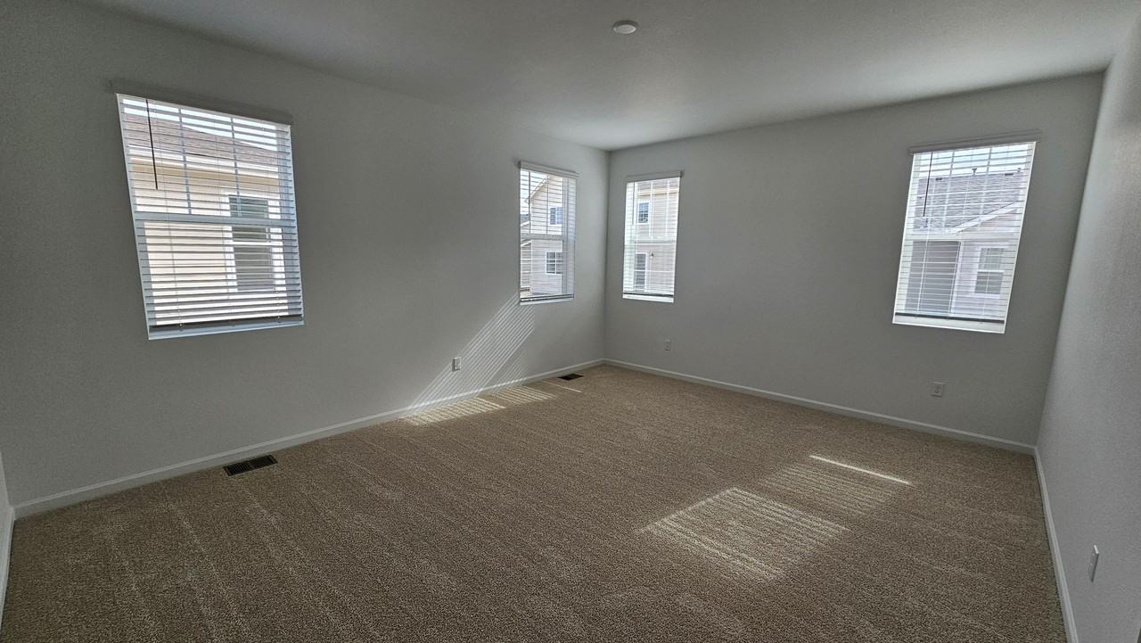 24700 E 42nd Ave - Photo 5 of 21