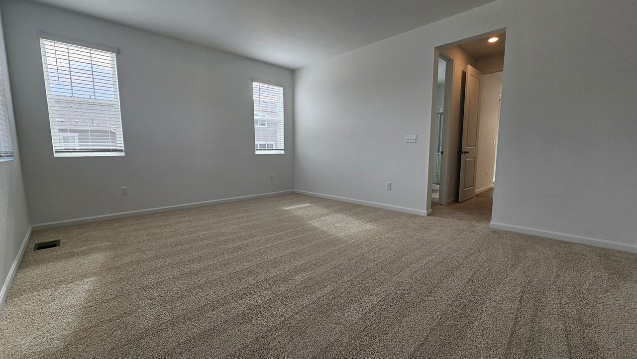 24700 E 42nd Ave - Photo 6 of 21