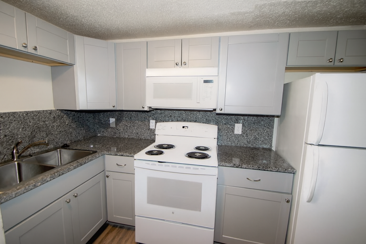 1315co - Photo 2 of 16