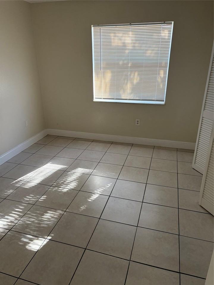 405 Executive Center Dr ##113 - Photo 5 of 8