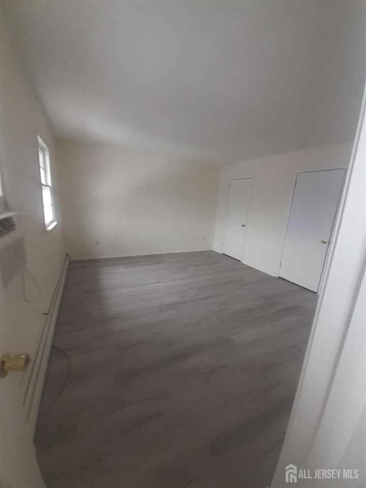 1776 Oak Tree Rd - Photo 4 of 9