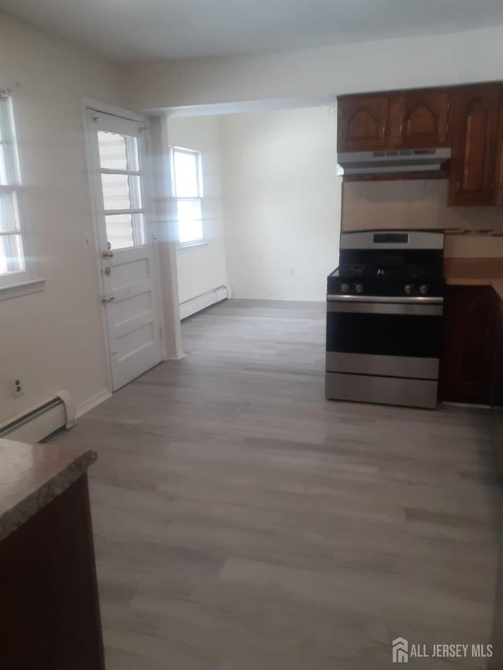 1776 Oak Tree Rd - Photo 5 of 9