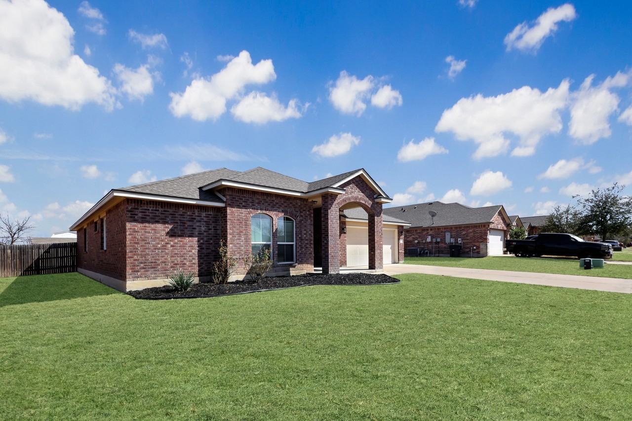 9300 Cricket Dr - Photo 2 of 20