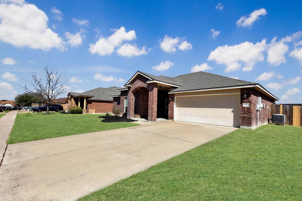 9300 Cricket Dr - Photo 3 of 20