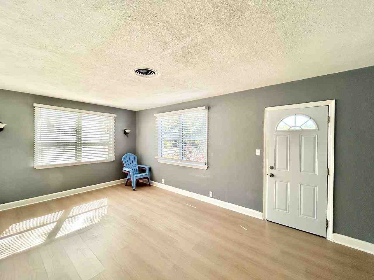 2720 Edwards Ave S - Photo 5 of 20