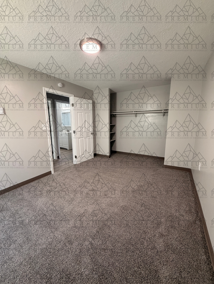 Crown Plaza Apartments - Photo 5 of 7