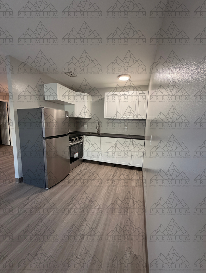 Crown Plaza Apartments - Photo 7 of 7