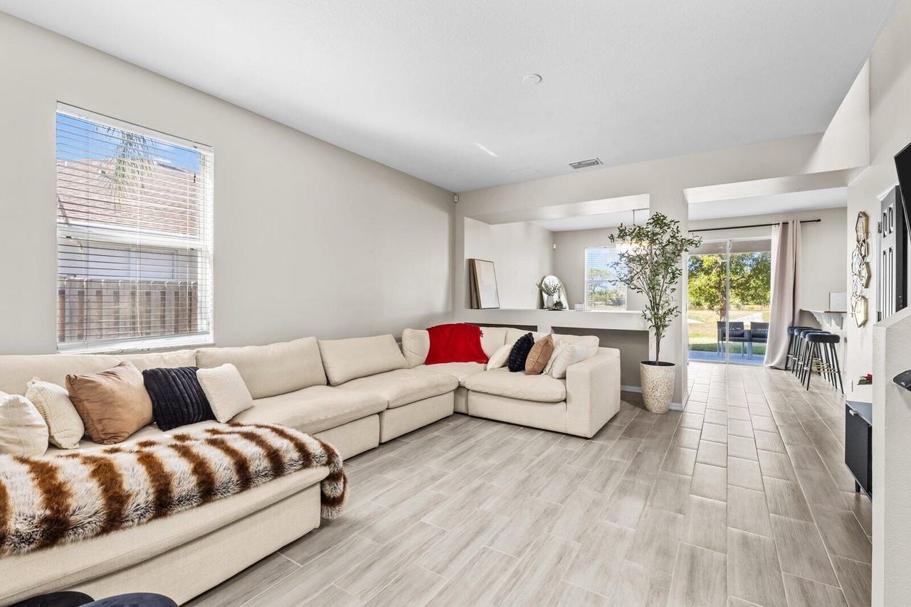 6909 Nw Kowal Ct - Photo 3 of 21